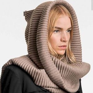 Green Hooded Pleece Scarf